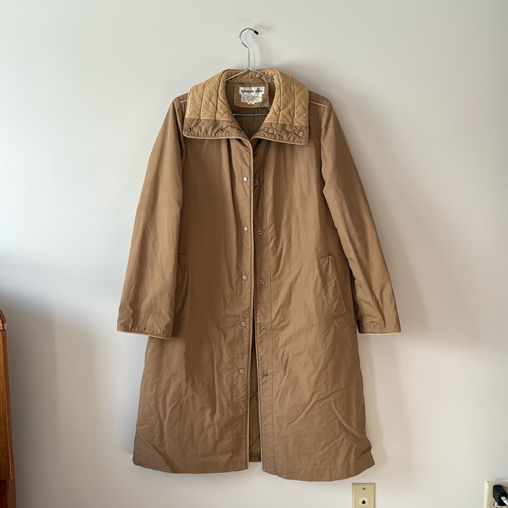 GRAND TIER CAMEL COLORED TRENCH COAT SMALL